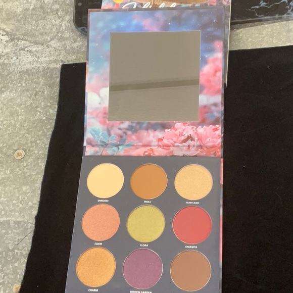 Estate Cosmetics Hidden Garden Eyeshadow Palette - Picture 4 of 4